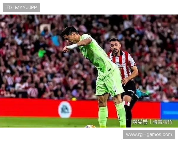 莱万防守亮眼 拦截抢断成关键贡献